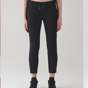 Lululemon black luxtreme on the fly 7/8 pant